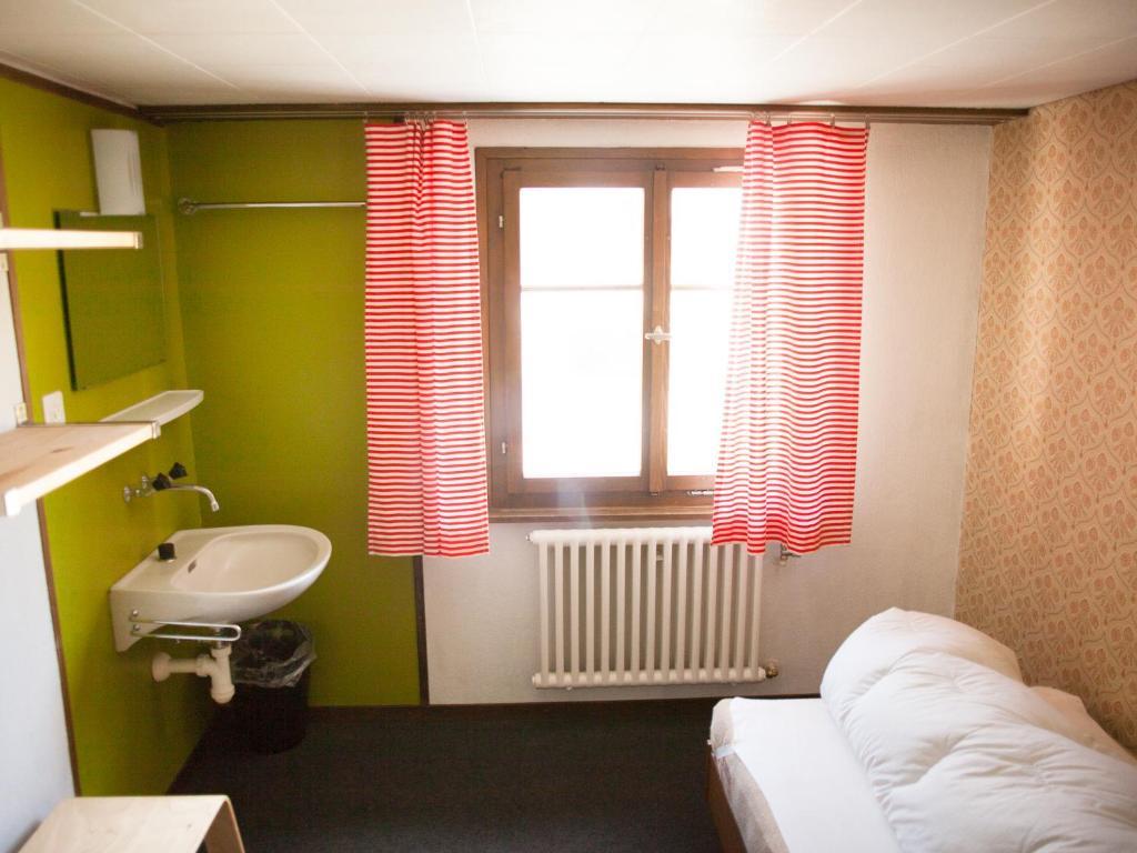 Nangijala Hostel Disentis Δωμάτιο φωτογραφία